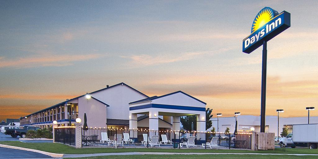 Days Inn Norman Extérieur photo